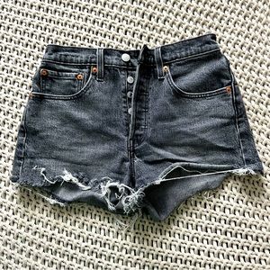 Levi Shorts W26